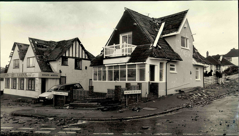 14287 
 Roof damage after the hurricane, Brighton 1987 
 Keywords: Argus photo archive. Brighton and Hove Stuff